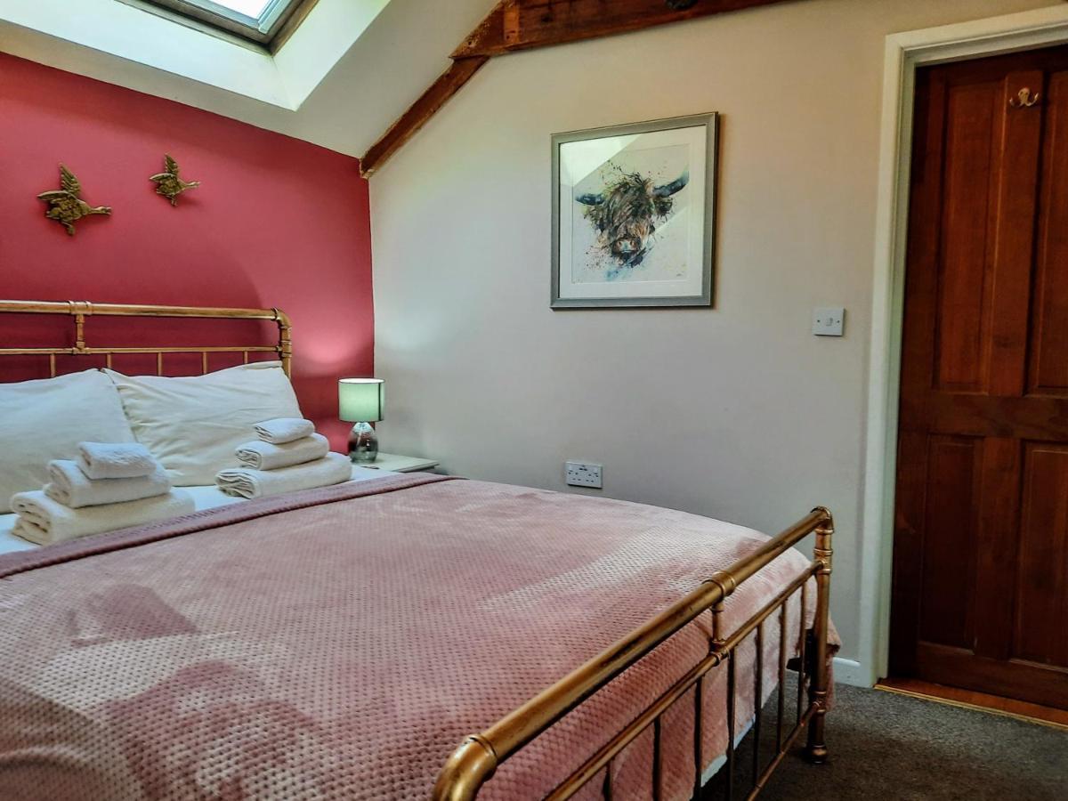 Cosy Barn On Rural Smallholding With Alpacas, Goats & Pigs Stithians Exterior photo