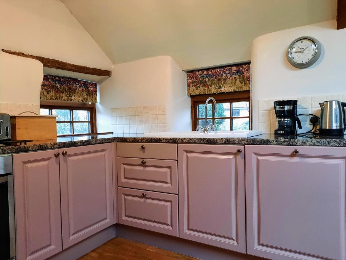 Cosy Barn On Rural Smallholding With Alpacas, Goats & Pigs Stithians Exterior photo