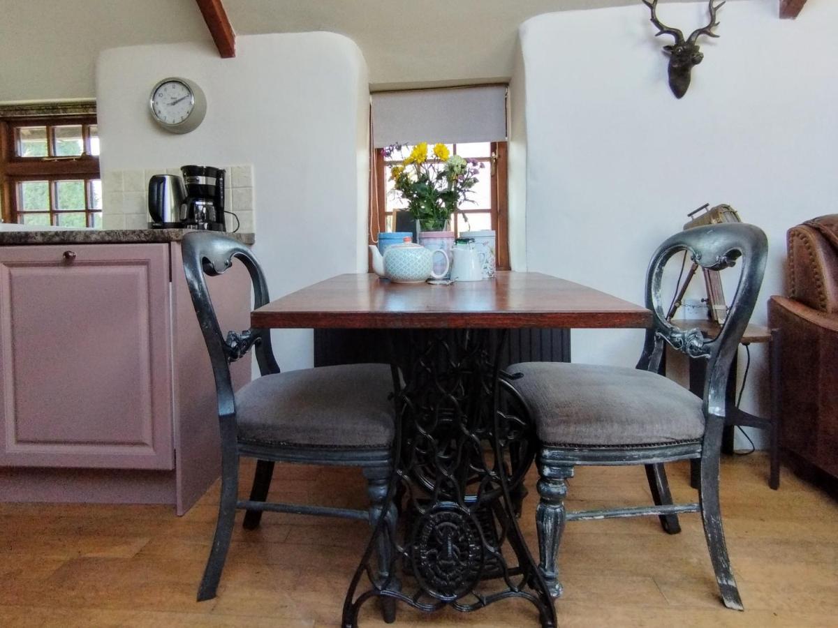 Cosy Barn On Rural Smallholding With Alpacas, Goats & Pigs Stithians Exterior photo