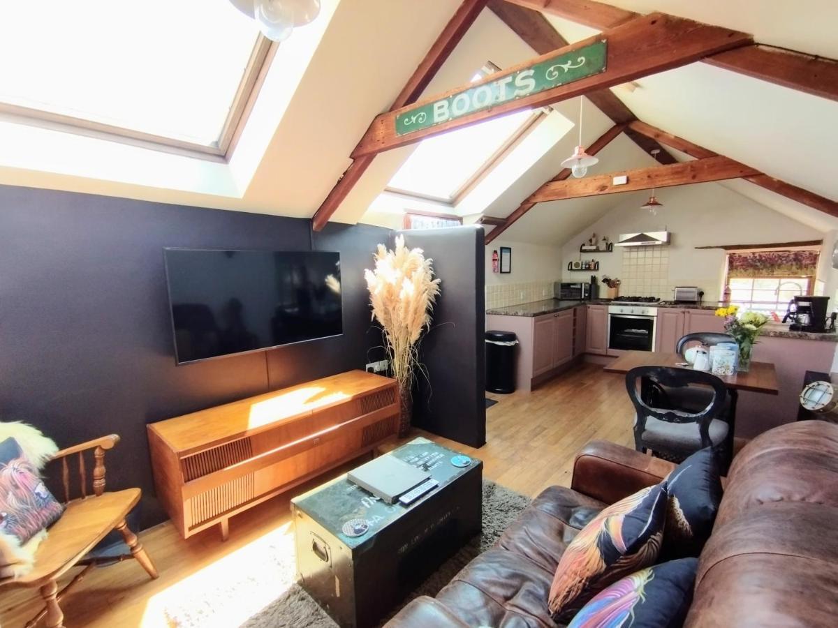 Cosy Barn On Rural Smallholding With Alpacas, Goats & Pigs Stithians Exterior photo
